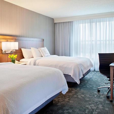 Courtyard By Marriott Pueblo Hotell Exteriör bild
