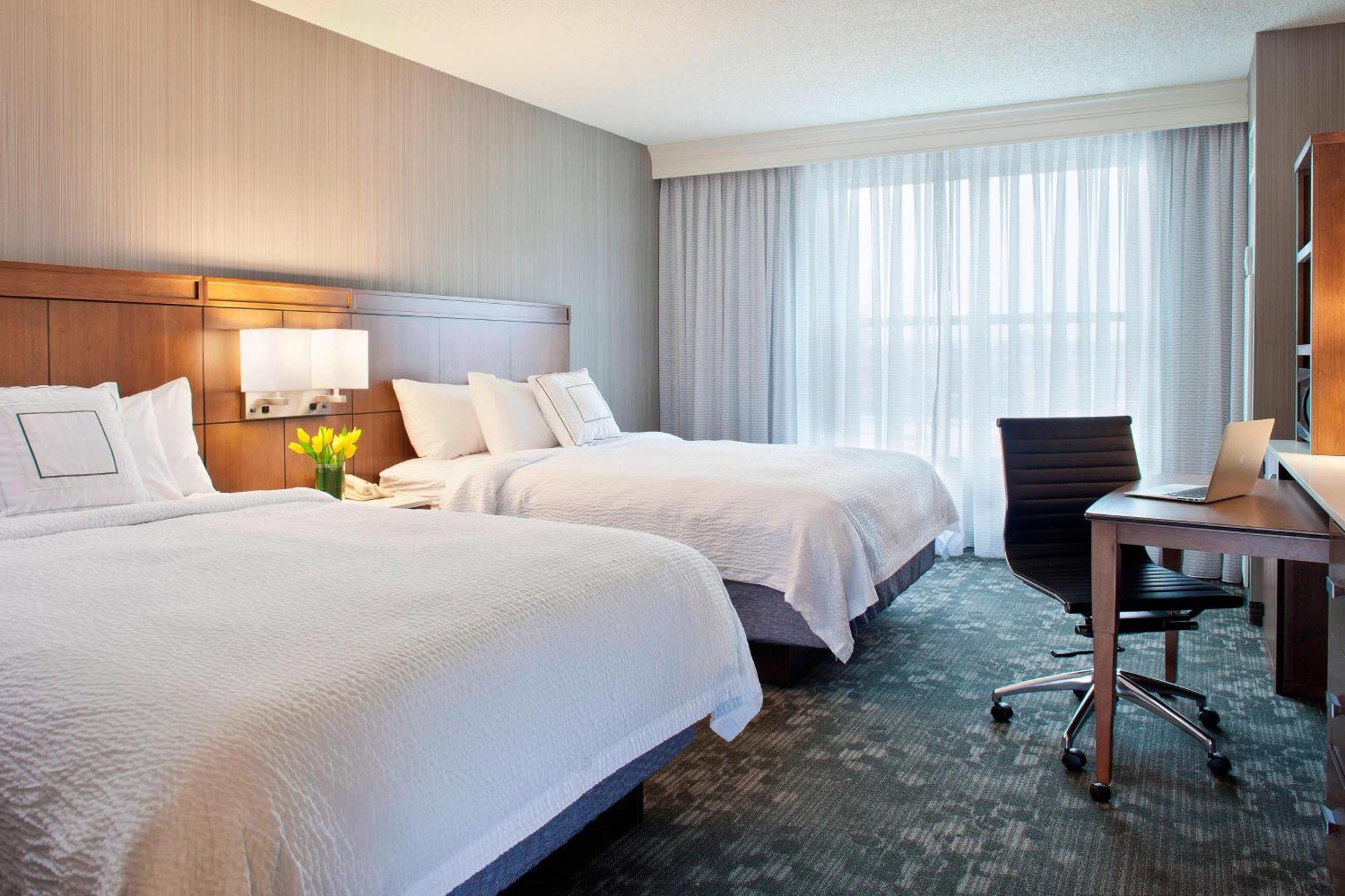 Courtyard By Marriott Pueblo Hotell Exteriör bild